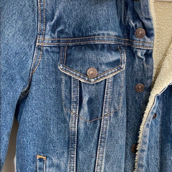 Levi’s fuzzy jean jacket - Picture 4 of 4